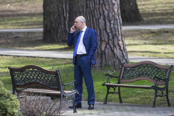 Минфин (министр Антон Силуанов на фото) предлагает выбрать между экономикой и пенсиями 